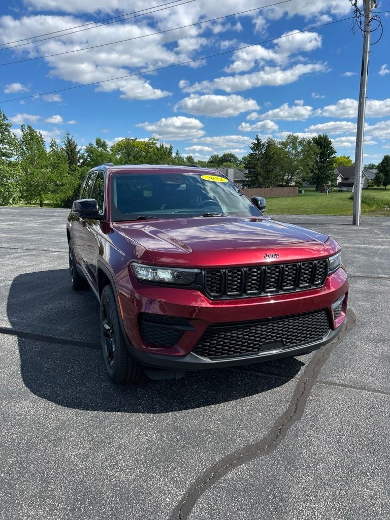 2022 Jeep Grand Cherokee Altitude in Velvet Red Pearlcoat — front three-quarter view