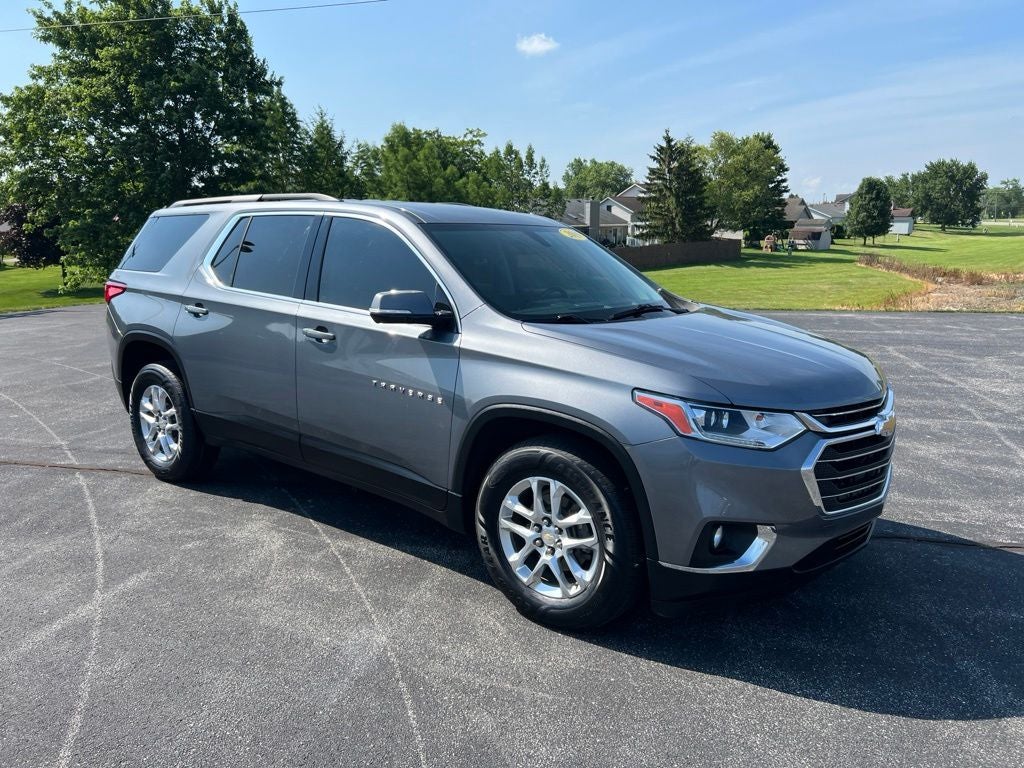 2019 Chevrolet Traverse LT Cloth w/1LT in Satin Steel Metallic — front three-quarter view